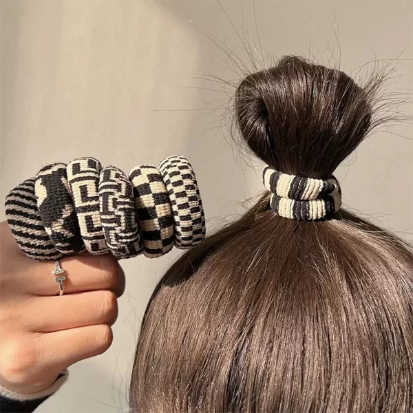 5 uds. Anillo para el cabello sin rastro a cuadros blanco y negro de alta elasticidad simple y versátil - AliExpress 200000297 - Image 3